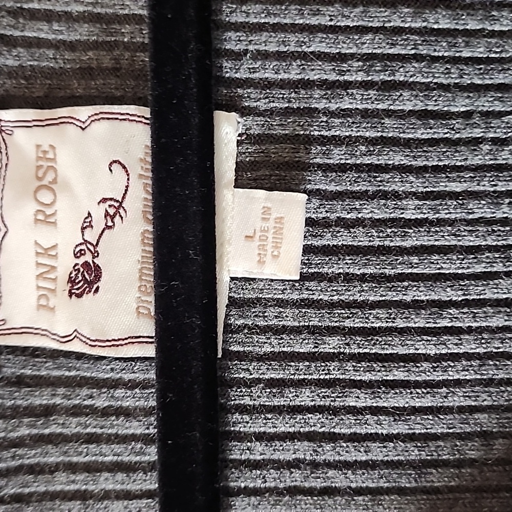 Gray Ribbed V-Neck Sweater - Picture 2 of 6